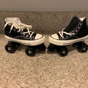 Converse style roller skates size 5-5-1/2 women’s.